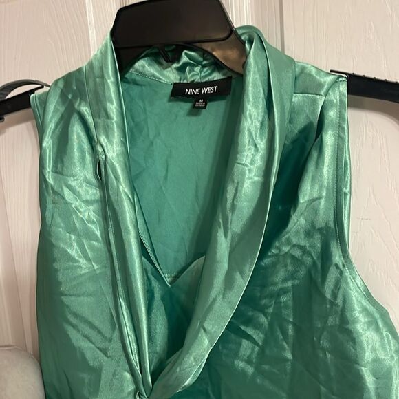 Nine West Blouse NWT. Size Medium - Picture 4 of 7